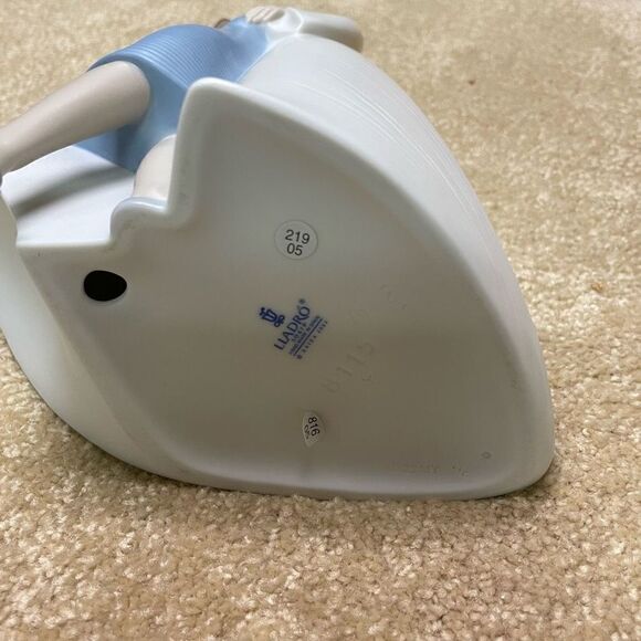 Lladro I love you mom Retired 2017 Porcelain Decorative Figurine - Picture 4 of 4